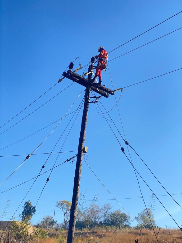 mv overhead cable installation